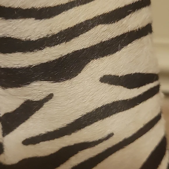 Guess Calf Skin Ankle Booties .Size 6 🔥🆕 - Picture 3 of 8